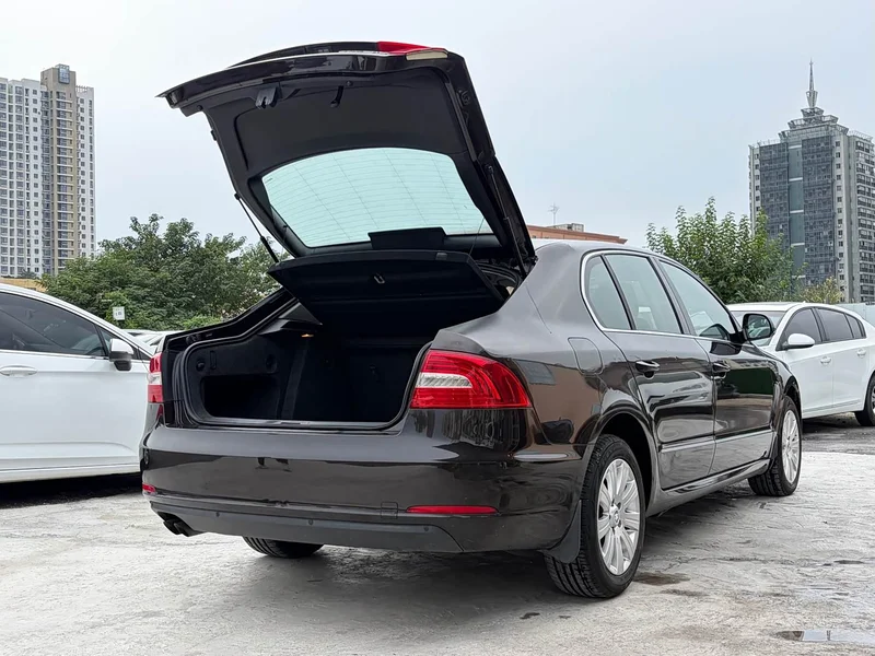 Skoda Superb — фото 5