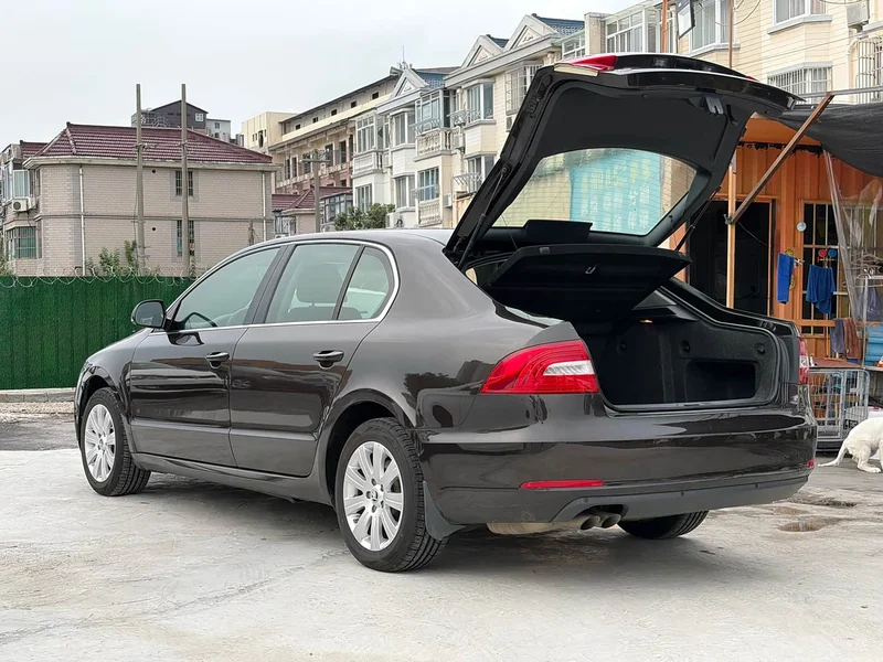 Skoda Superb — фото 7