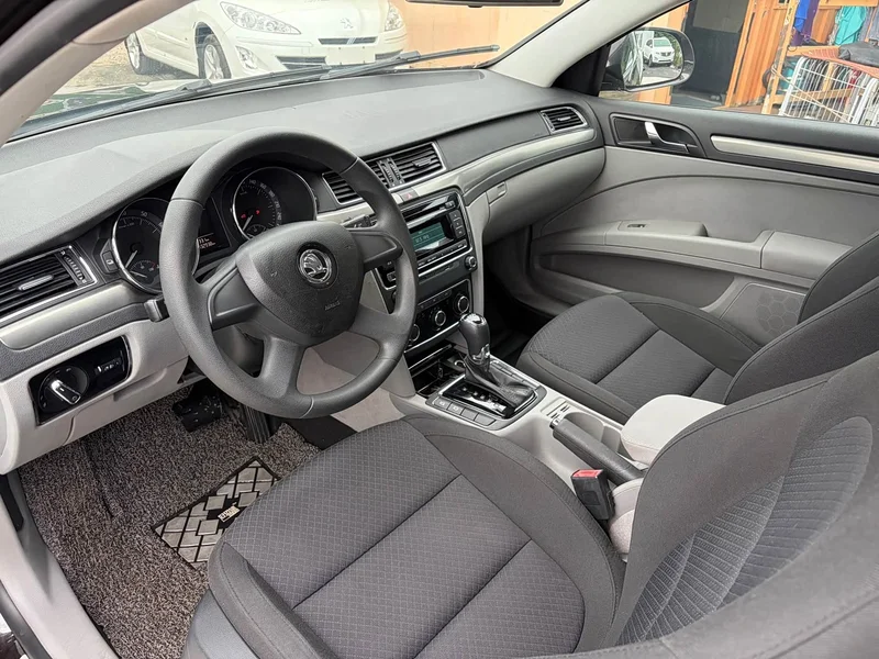 Skoda Superb — фото 8