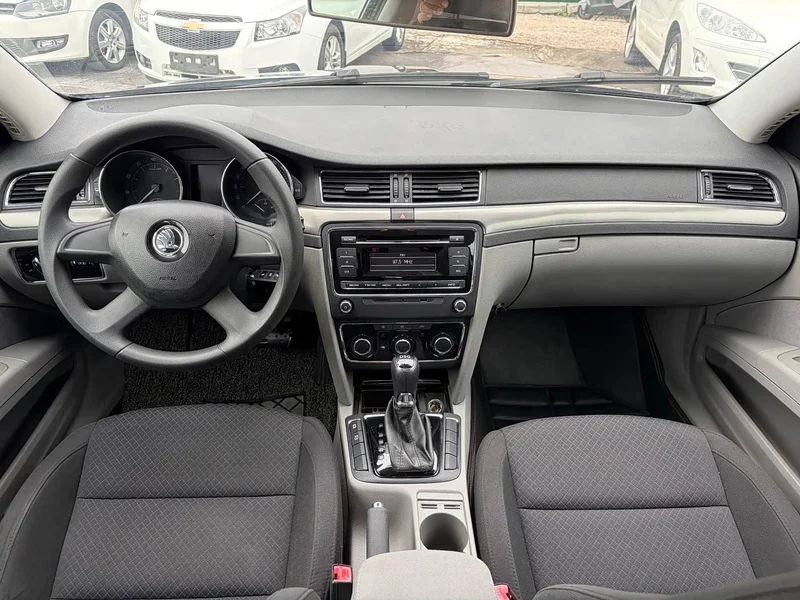 Skoda Superb — фото 10