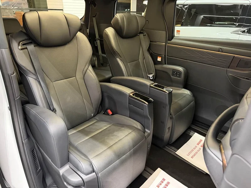 Toyota Alphard — фото 12