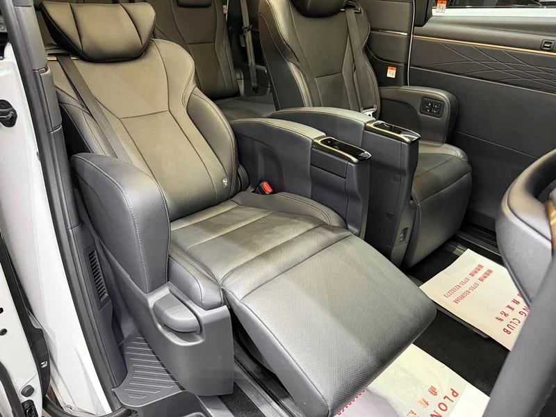 Toyota Alphard — фото 16