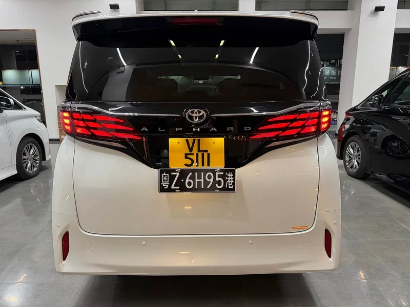 Toyota Alphard — фото 3