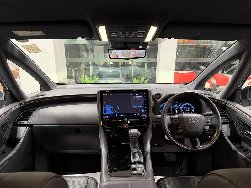 Toyota Alphard — фото 9