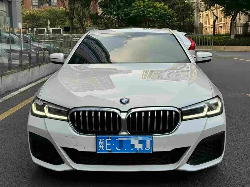 BMW 5-Series — фото 1