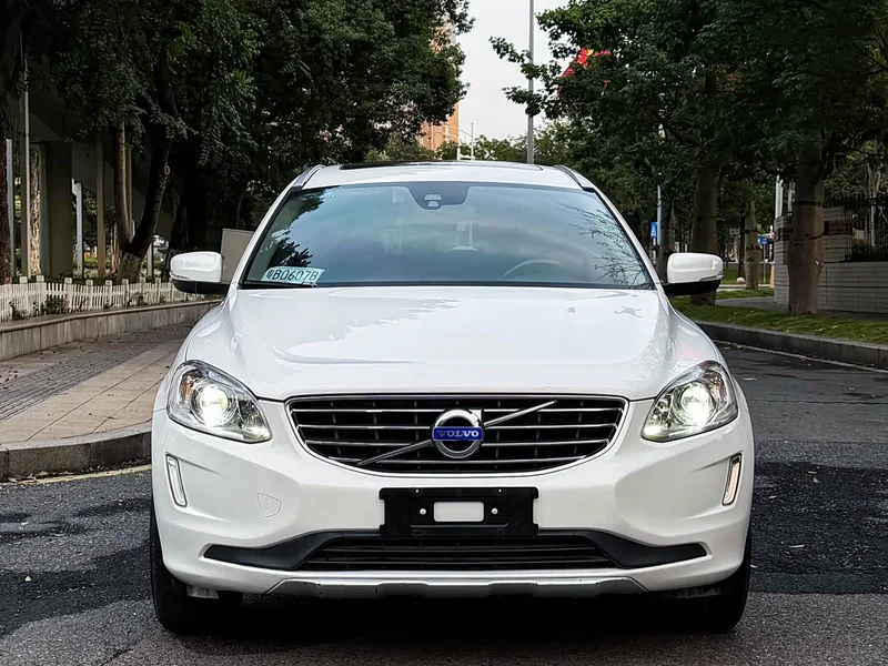 Volvo XC60 — фото 2