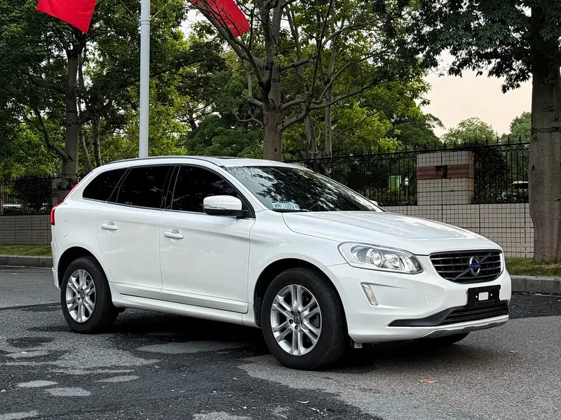 Volvo XC60 — фото 3