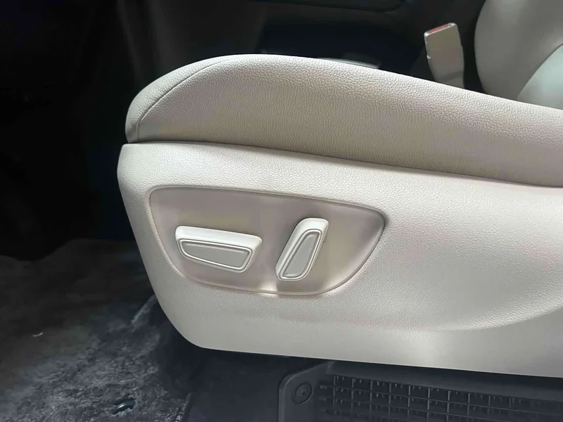 Toyota Sienna — фото 11