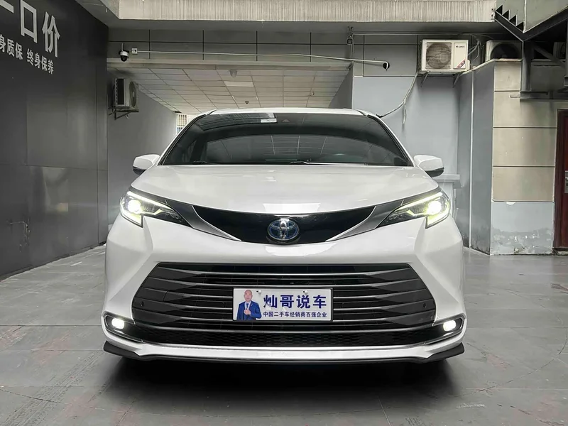Toyota Sienna — фото 5