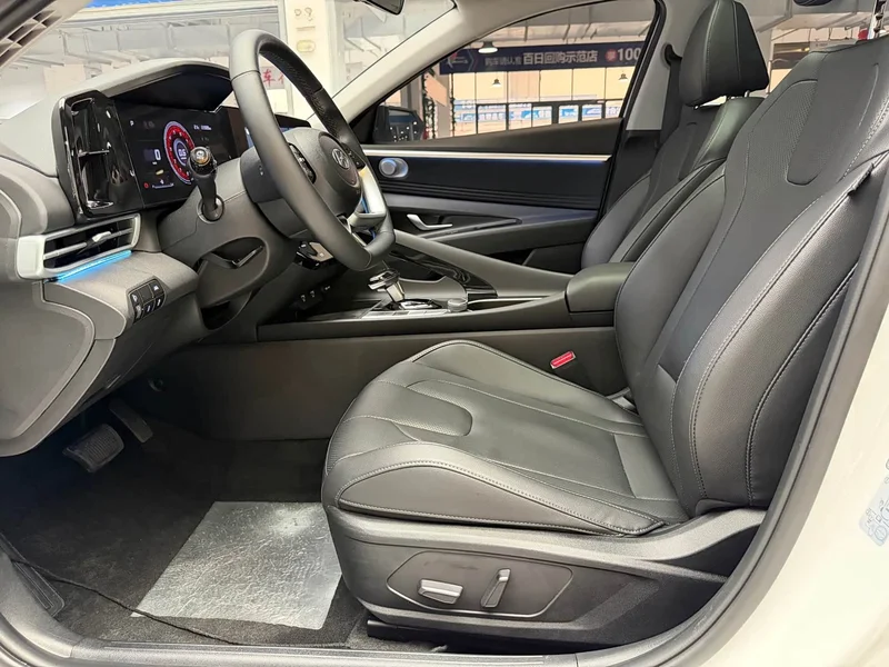Hyundai Elantra — фото 16