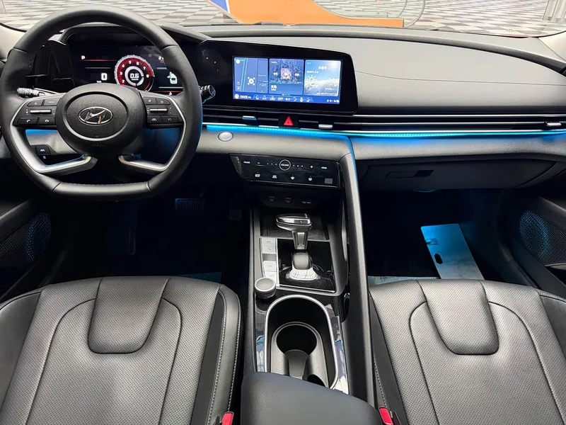 Hyundai Elantra — фото 18
