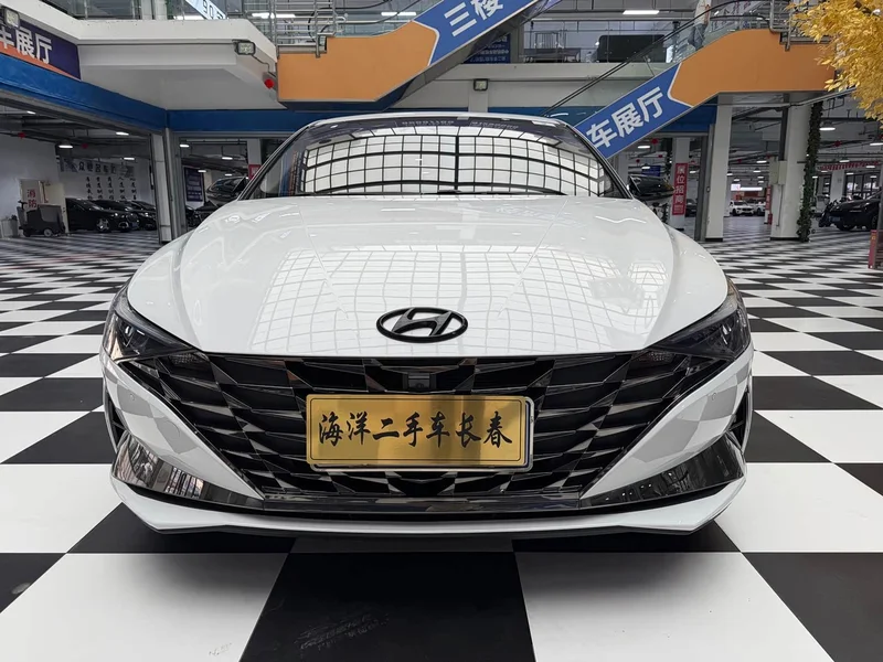 Hyundai Elantra — фото 3