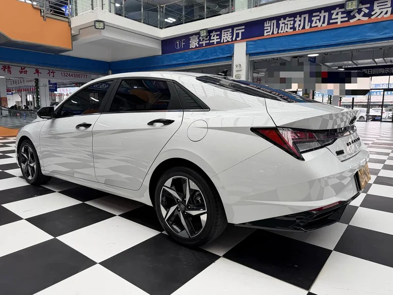 Hyundai Elantra — фото 8