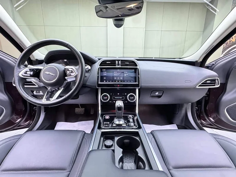 Jaguar XEL — фото 10