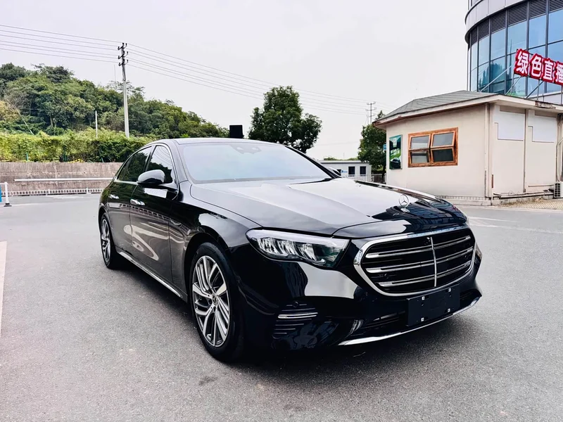 Mercedes-Benz E-Class — фото 3