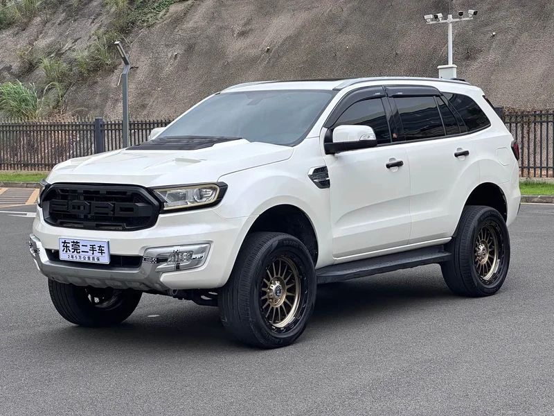 Ford Everest — фото 1