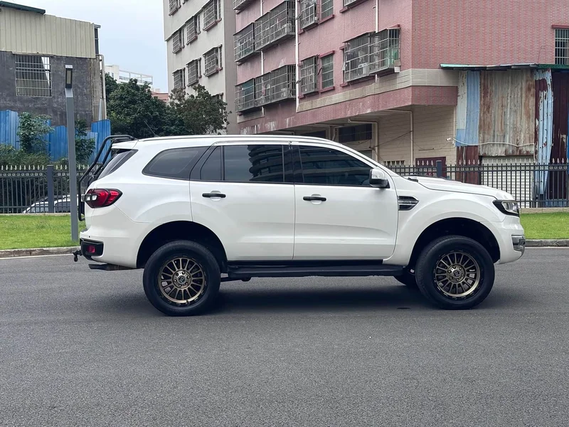 Ford Everest — фото 11