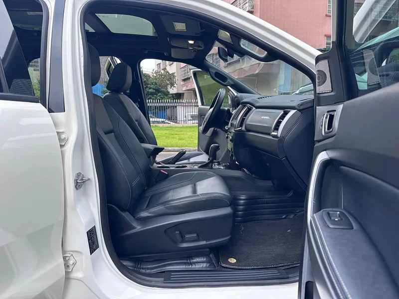 Ford Everest — фото 15