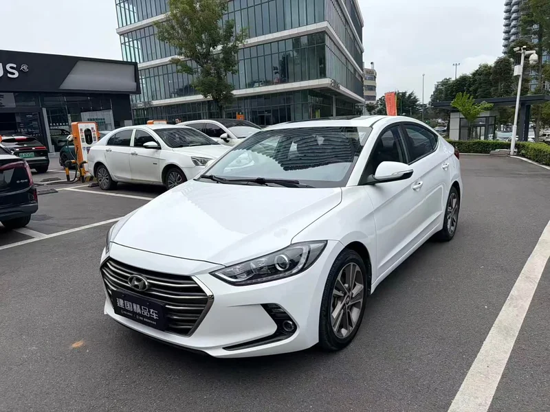 Hyundai Elantra Sport — фото 1