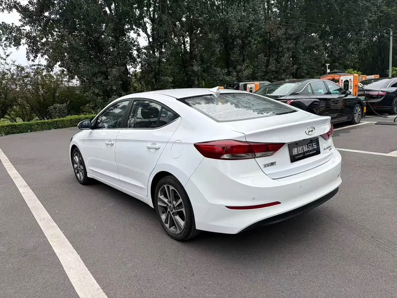 Hyundai Elantra Sport — фото 11