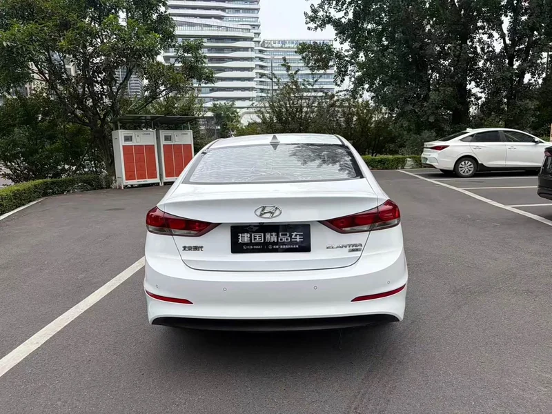 Hyundai Elantra Sport — фото 12