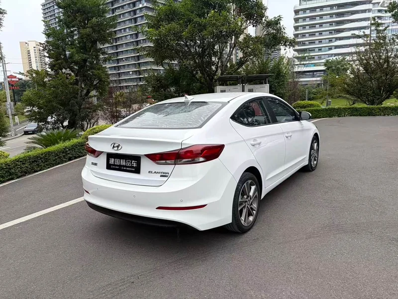 Hyundai Elantra Sport — фото 13