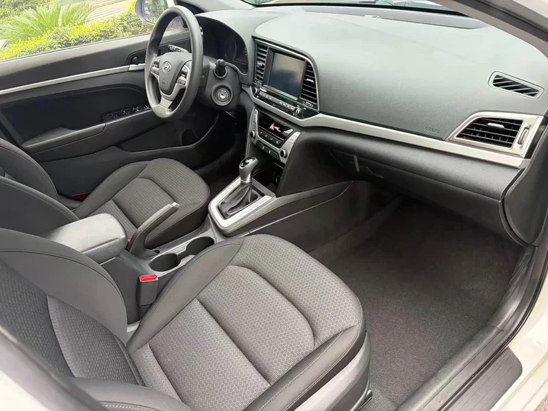 Hyundai Elantra Sport — фото 15