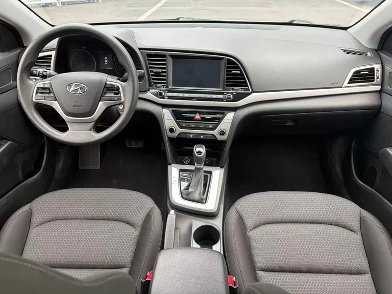 Hyundai Elantra Sport — фото 17