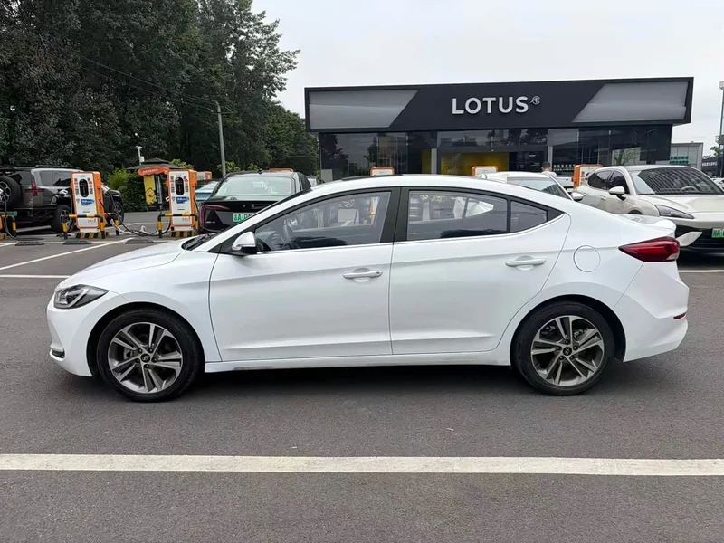 Hyundai Elantra Sport — фото 19