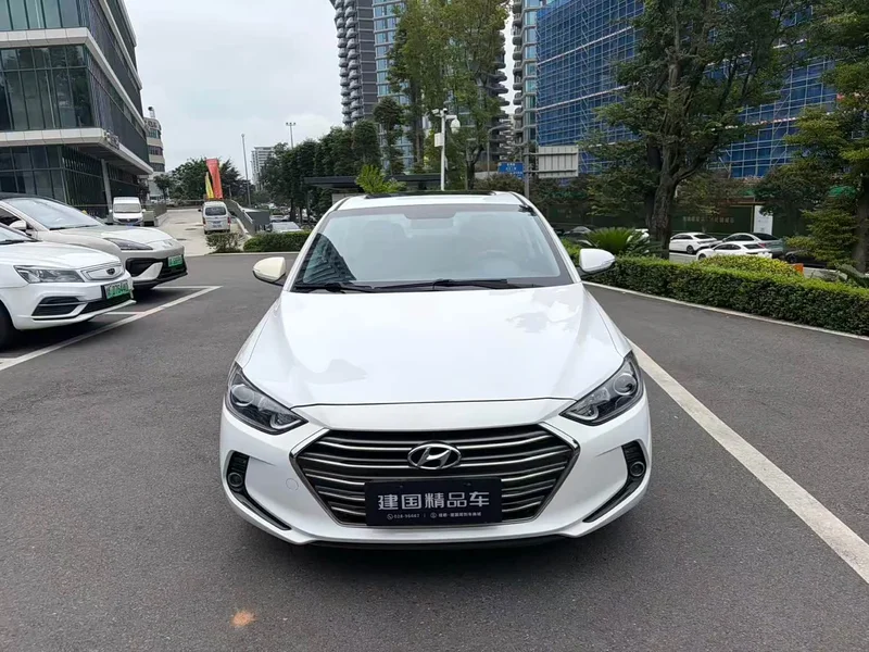 Hyundai Elantra Sport — фото 2