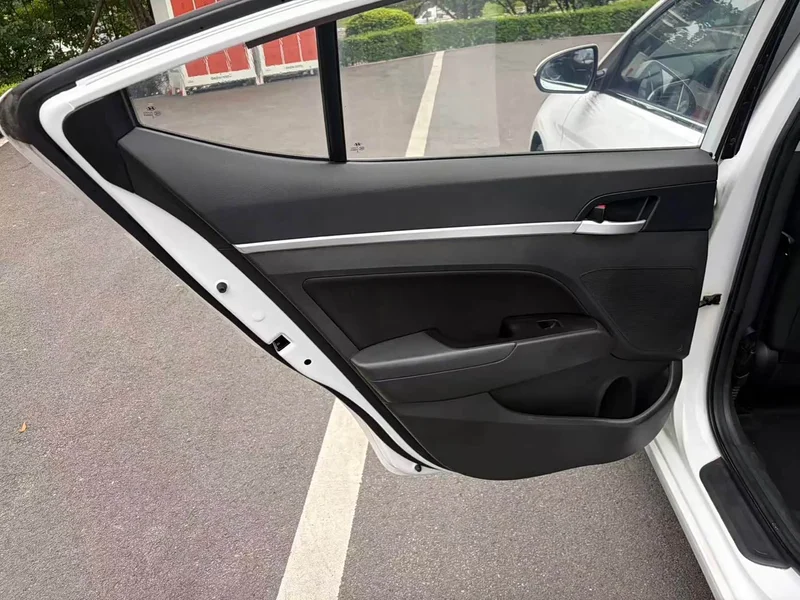 Hyundai Elantra Sport — фото 10