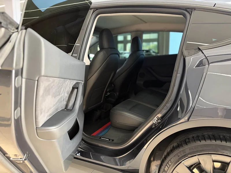 Tesla Model Y — фото 12