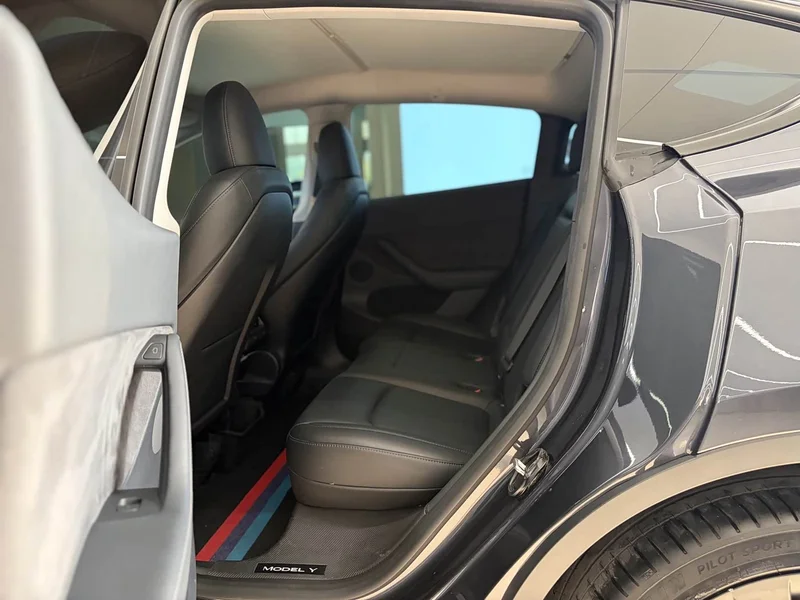 Tesla Model Y — фото 13