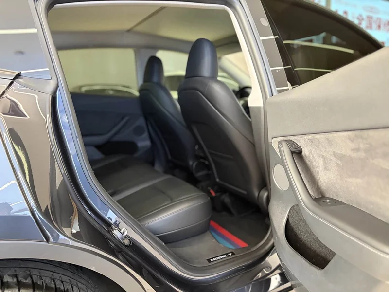 Tesla Model Y — фото 17