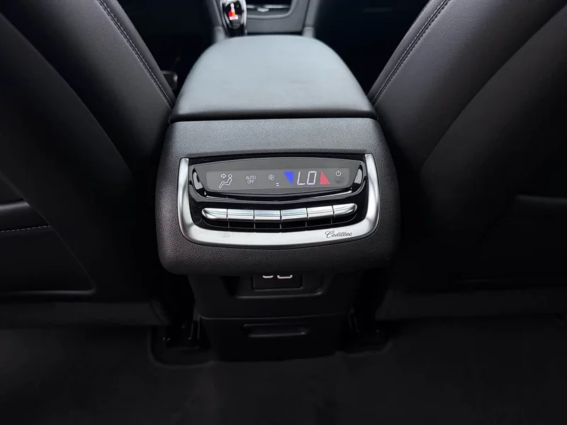 Cadillac XT6 — фото 13