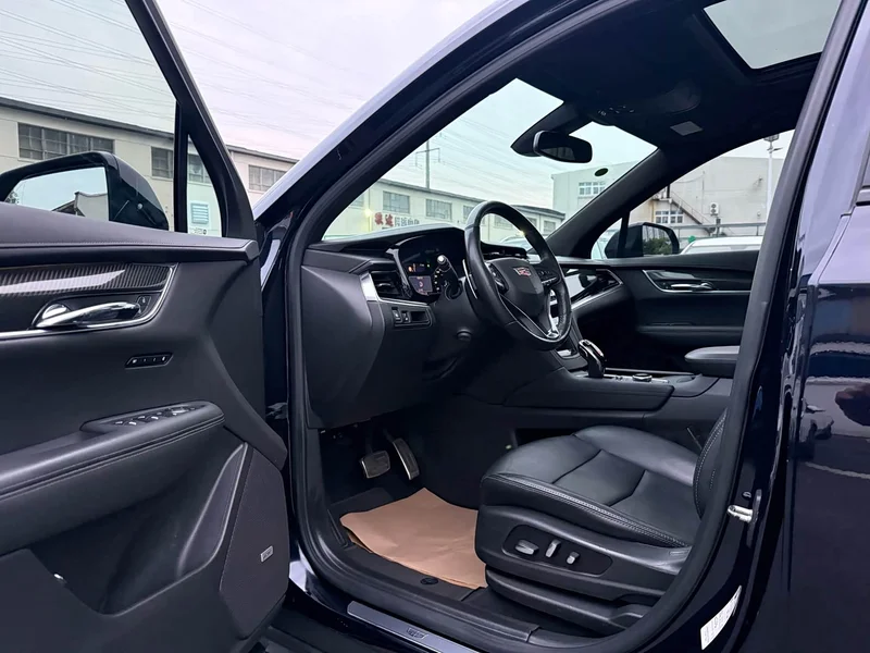 Cadillac XT6 — фото 14