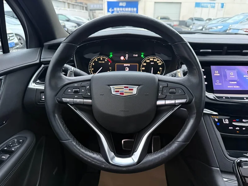 Cadillac XT6 — фото 8