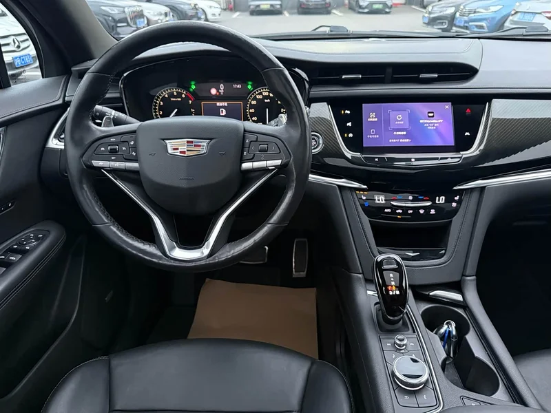 Cadillac XT6 — фото 9