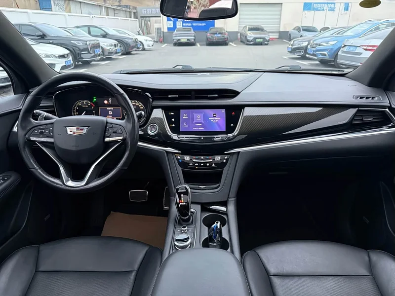 Cadillac XT6 — фото 10