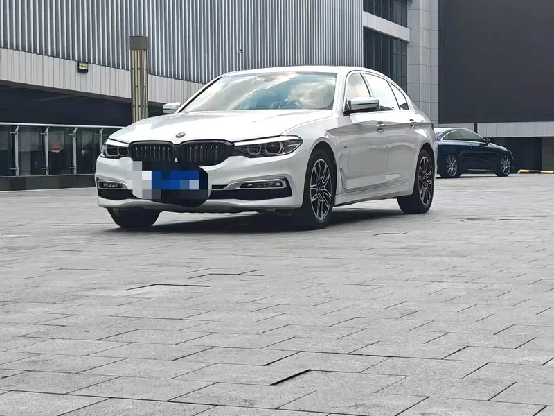 BMW 5-Series — фото 1
