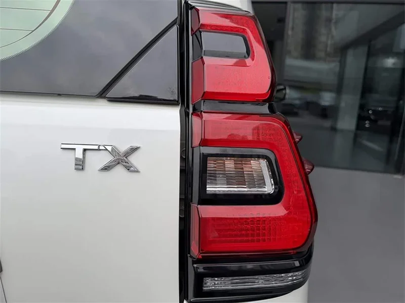 Toyota Prado — фото 12