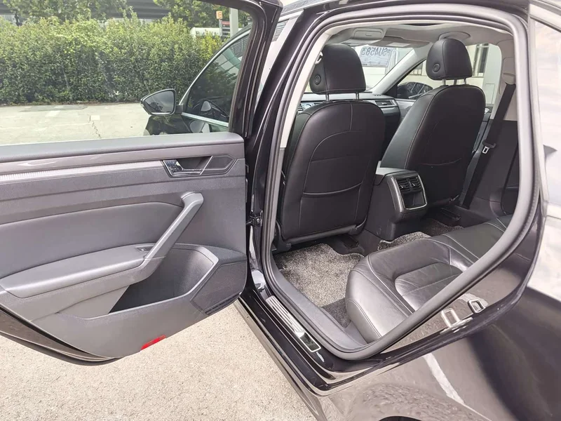 Volkswagen Passat — фото 16