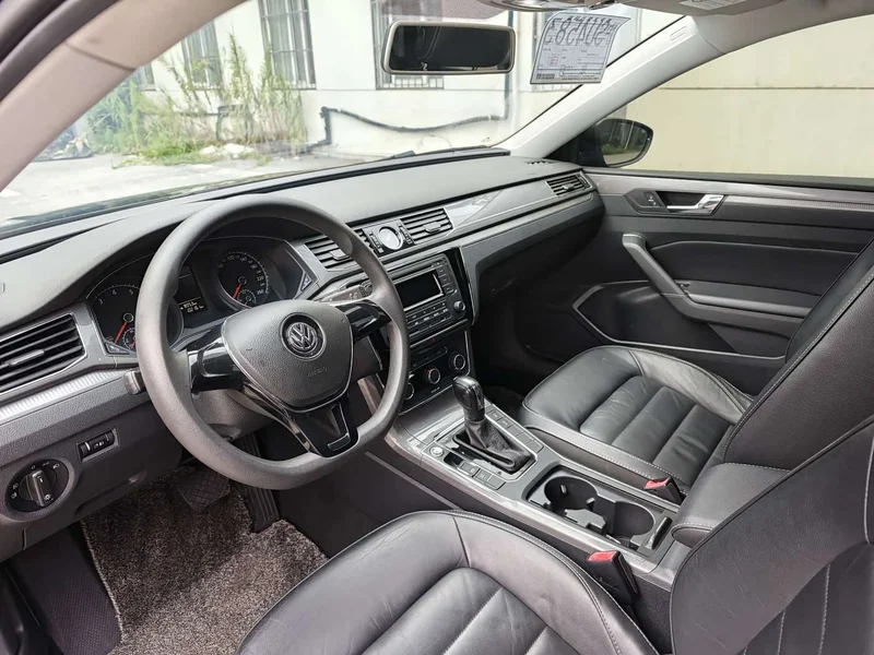 Volkswagen Passat — фото 19