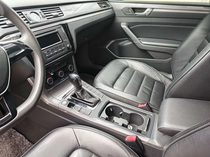 Volkswagen Passat — фото 22