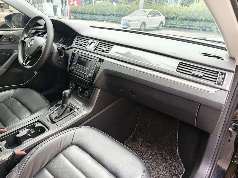 Volkswagen Passat — фото 7