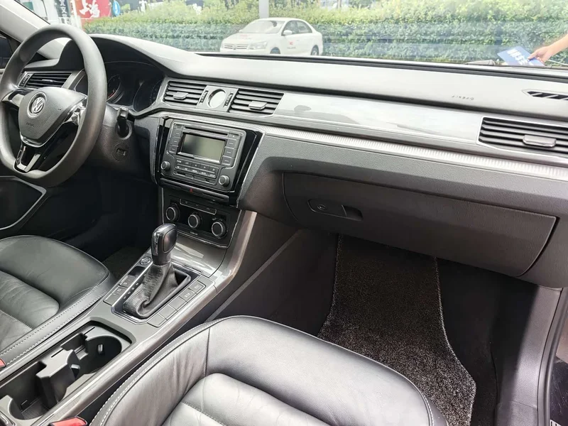 Volkswagen Passat — фото 8