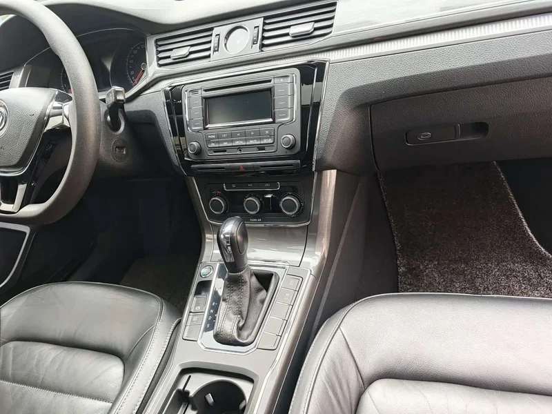 Volkswagen Passat — фото 10