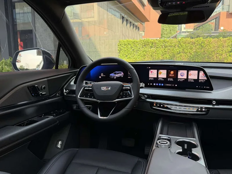 Cadillac XT5 — фото 11