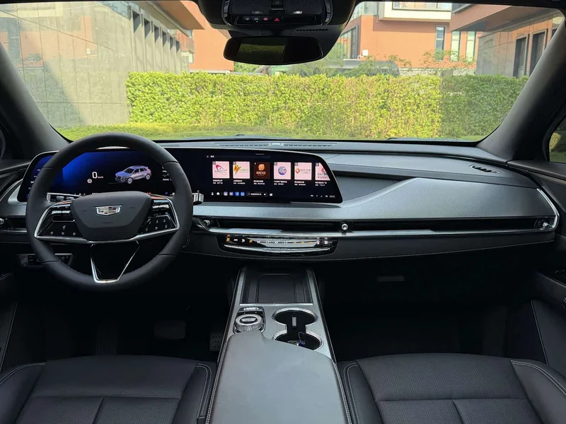 Cadillac XT5 — фото 12