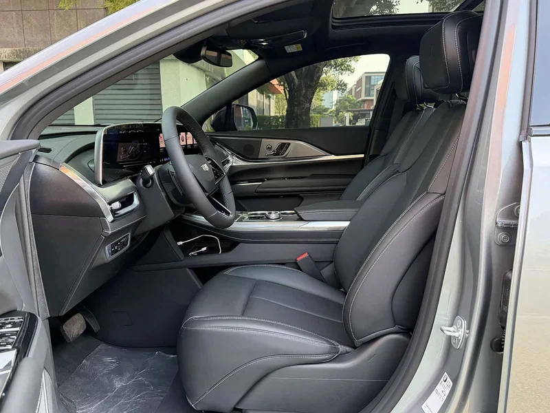 Cadillac XT5 — фото 10